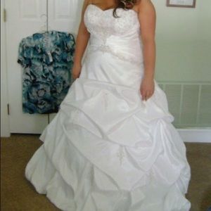 David's Bridal Wedding Dress Size 16